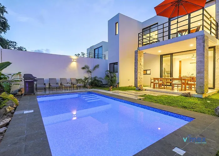 Modern Townhouse With Private Pool And Bbq Area