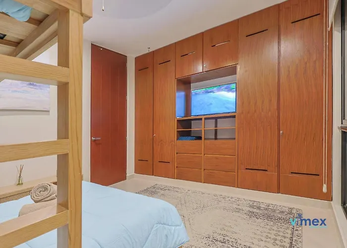 Casa de férias Modern Townhouse With Private Pool And Bbq Area *